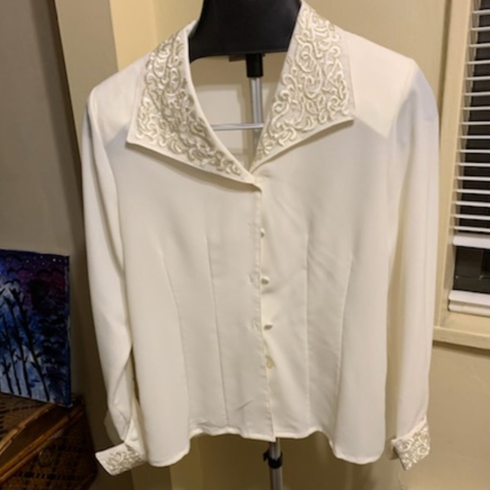 Gorgeous vintage dressy blouse by Worthington,